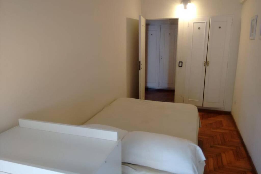 ¡pleno Centro Con Patio Grande Y Cochera! * Corrientes