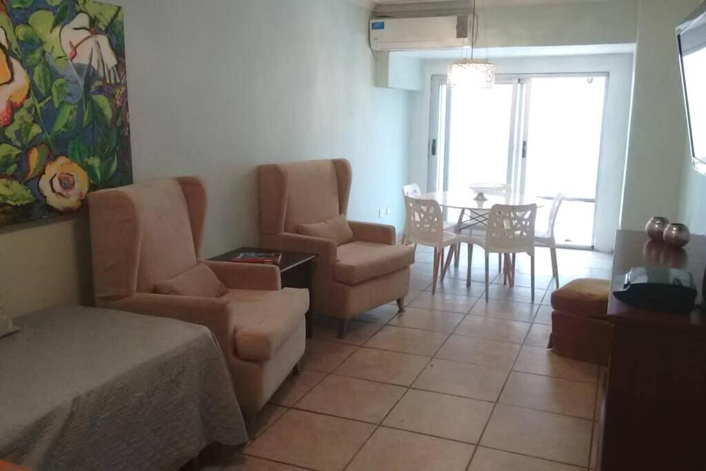 ¡pleno Centro Con Patio Grande Y Cochera! Apartment