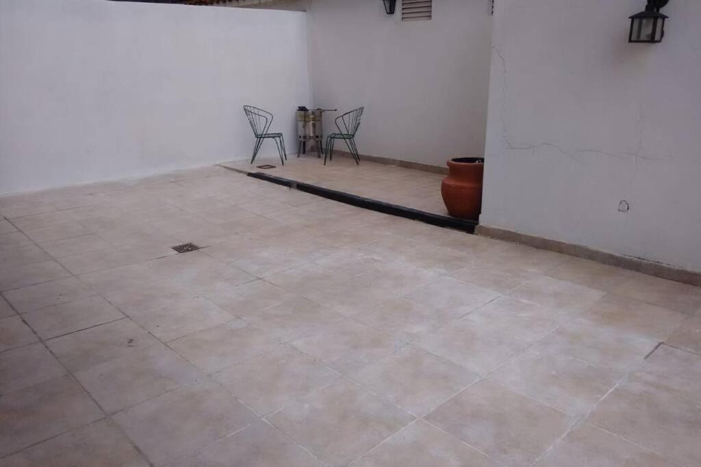 ¡pleno Centro Con Patio Grande Y Cochera! Apartment *